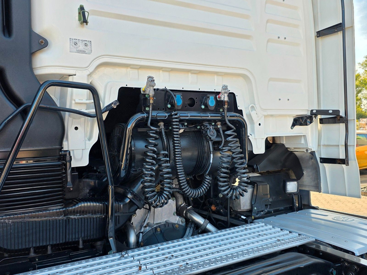 Cabeza tractora MAN TGX 18.460 4X2 LLS-U: foto 15