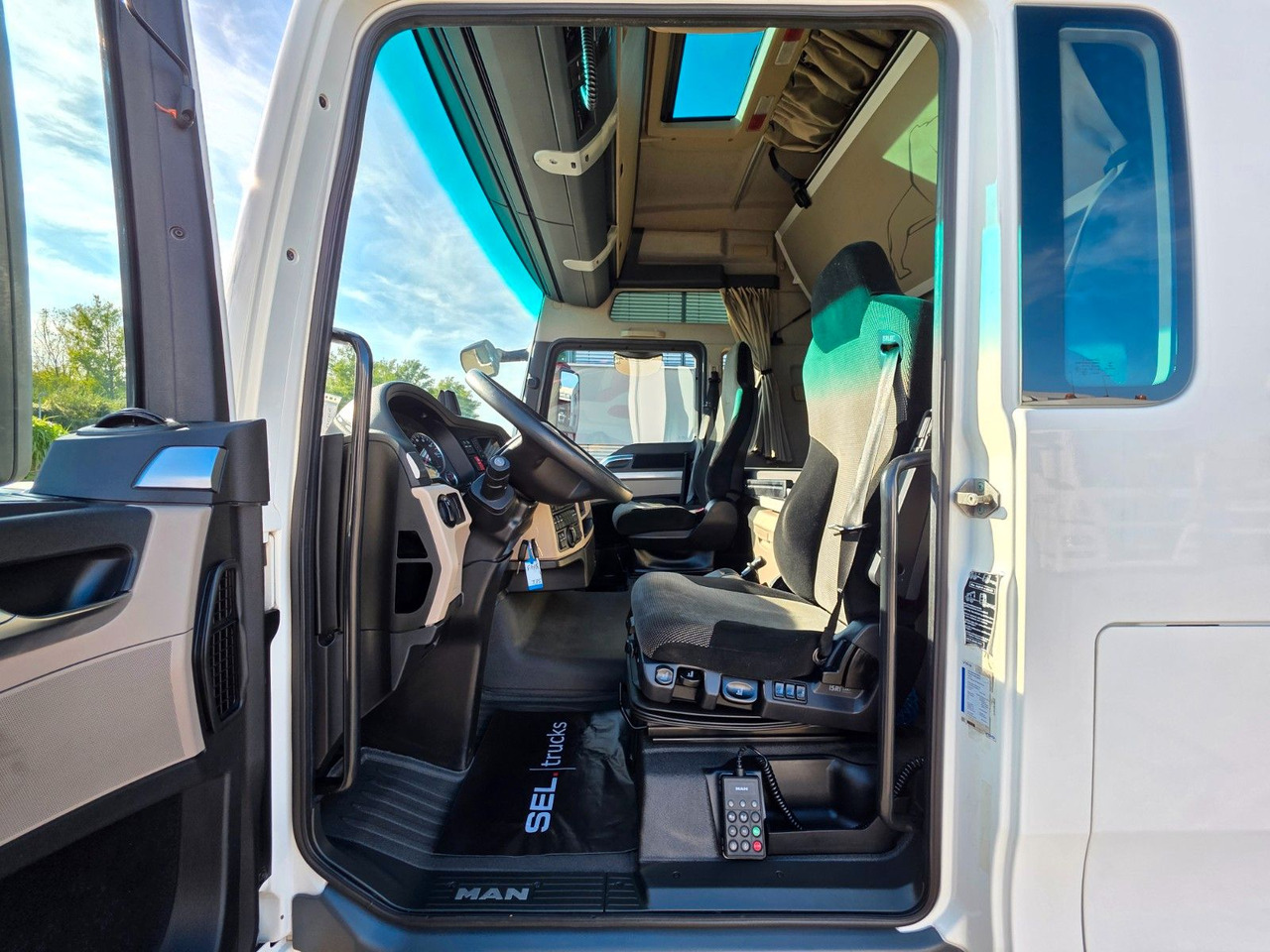 Cabeza tractora MAN TGX 18.460 4X2 LLS-U: foto 26