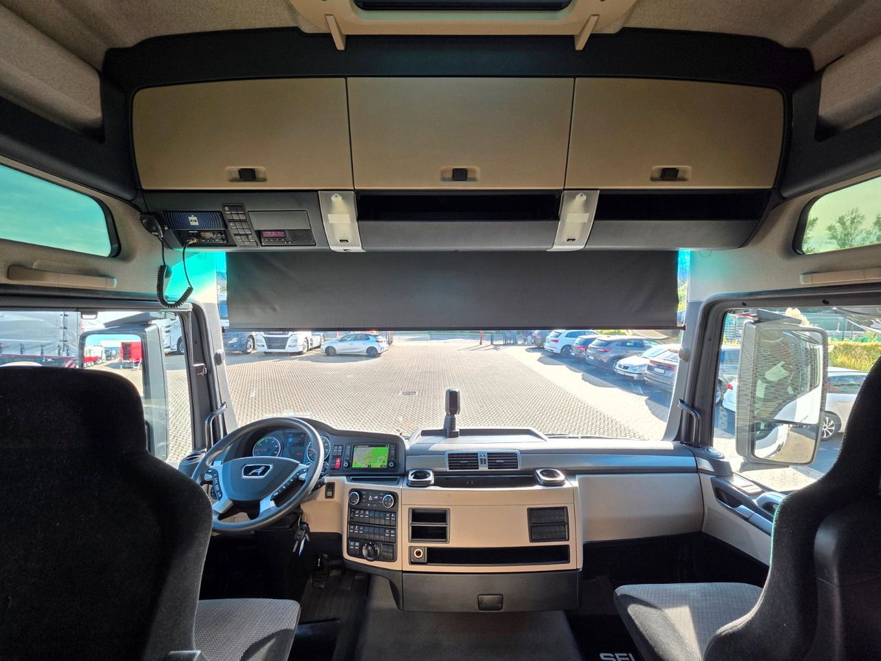 Cabeza tractora MAN TGX 18.460 4X2 LLS-U: foto 32