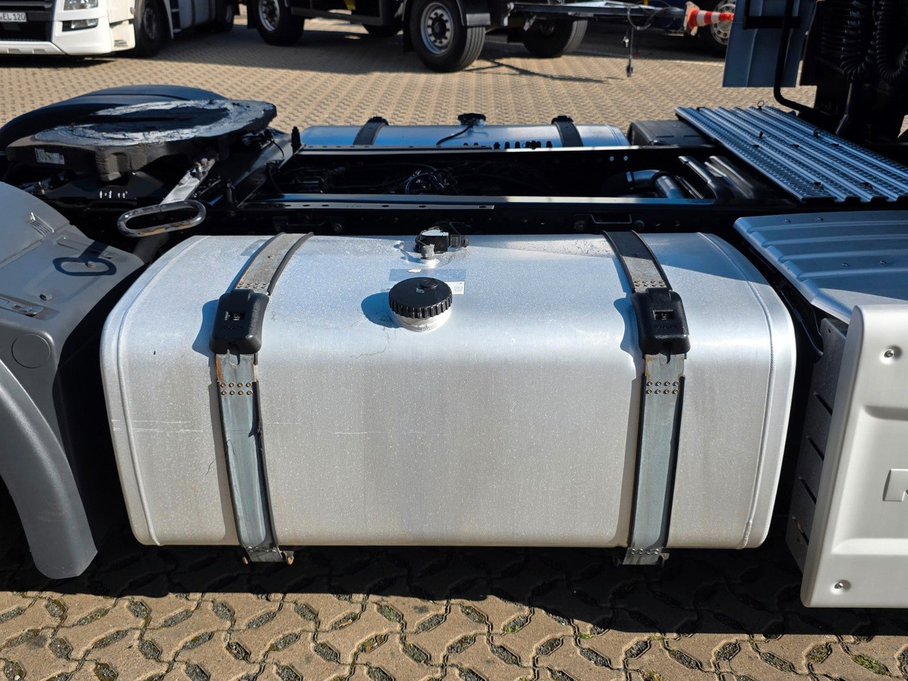 Cabeza tractora MAN TGX 18.460 4X2 LLS-U: foto 17