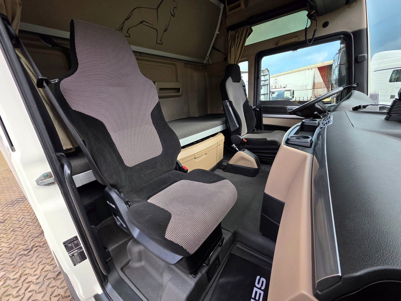 Cabeza tractora MAN TGX 18.500 4x2 BLS / Retarder / 2 Tanks: foto 31 Cabeza tractora MAN TGX 18.500 4x2 BLS / Retarder / 2 Tanks: foto 31