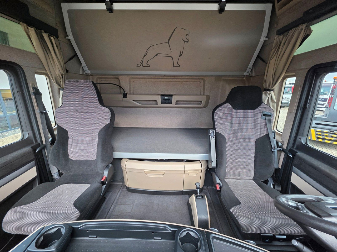 Cabeza tractora MAN TGX 18.500 4x2 BLS / Retarder / 2 Tanks: foto 32 Cabeza tractora MAN TGX 18.500 4x2 BLS / Retarder / 2 Tanks: foto 32