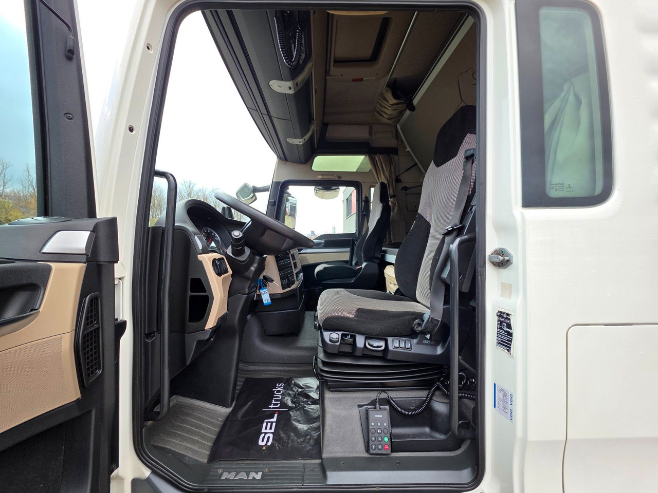 Cabeza tractora MAN TGX 18.500 4x2 BLS / Retarder / 2 Tanks: foto 28 Cabeza tractora MAN TGX 18.500 4x2 BLS / Retarder / 2 Tanks: foto 28