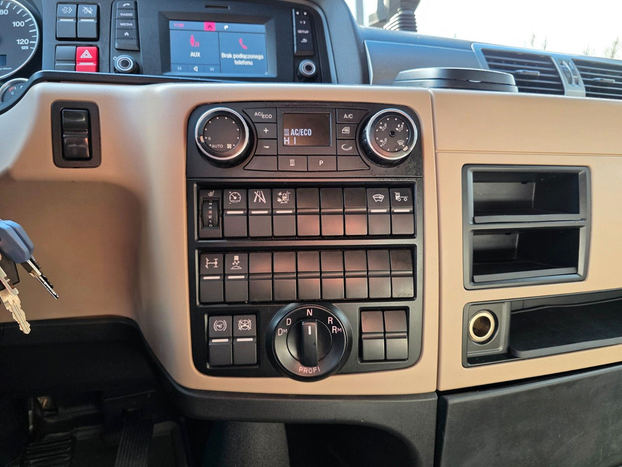 Cabeza tractora MAN TGX 18.500 4x2 BLS / Retarder / 2 Tanks: foto 41 Cabeza tractora MAN TGX 18.500 4x2 BLS / Retarder / 2 Tanks: foto 41