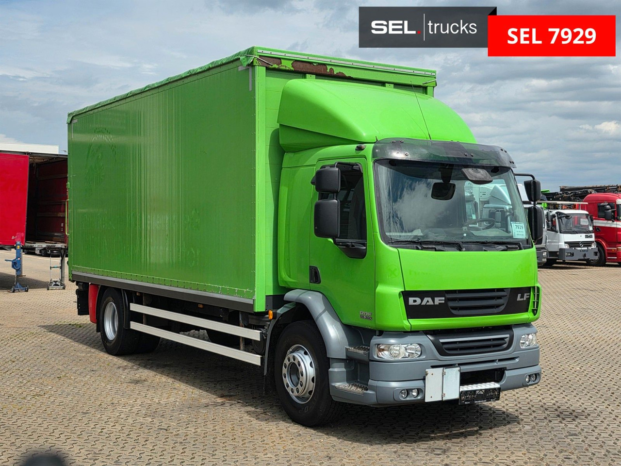 DAF FA LF 55.300 / Ladebordwand + Kofferseite - Camión lona: foto 3 DAF FA LF 55.300 / Ladebordwand + Kofferseite - Camión lona: foto 3
