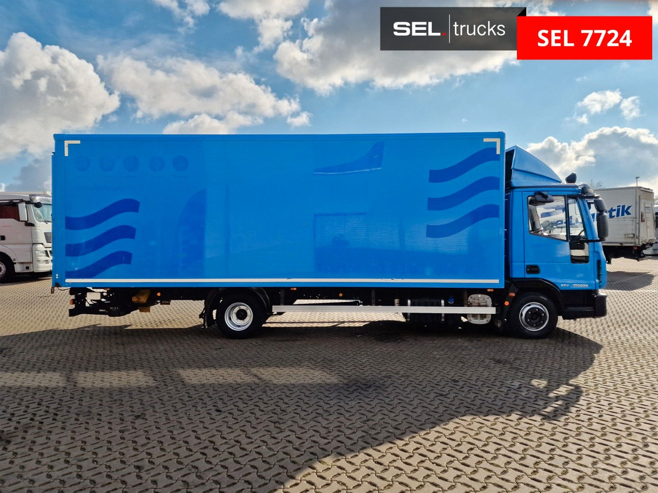 Iveco Eurocargo 100E22 / Ladebordwand / 3 Sitzen - Camión caja cerrada: foto 4 Iveco Eurocargo 100E22 / Ladebordwand / 3 Sitzen - Camión caja cerrada: foto 4