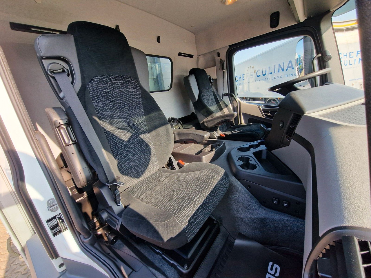 Camión grúa Mercedes-Benz Antos 2540 / Fernbedienung / Lenkachse: foto 19