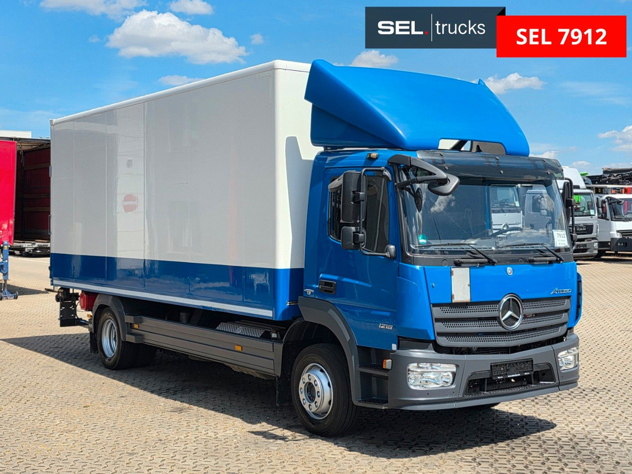 Mercedes-Benz Atego 1218 / Ladebordwand - Camión caja cerrada: foto 3 Mercedes-Benz Atego 1218 / Ladebordwand - Camión caja cerrada: foto 3