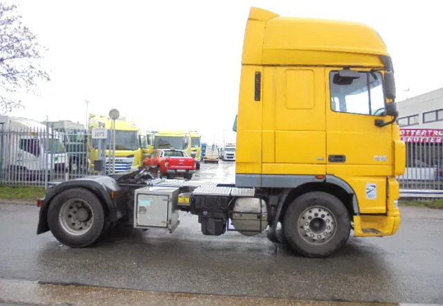 Foto del interior 1: Cabeza tractora DAF XF 105.410 EURO 5
