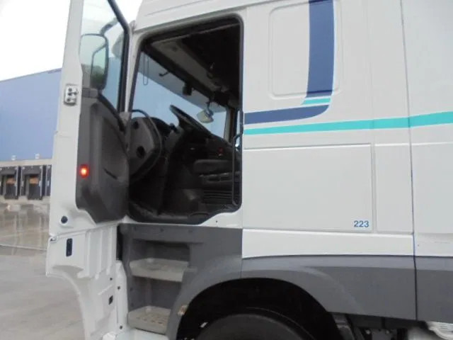 Cabeza tractora DAF XF 440: foto 8