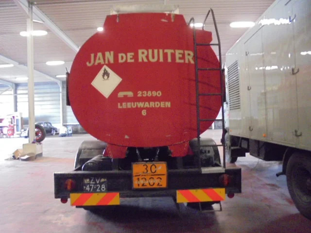 DAF 1600 A1600DF 360 - Camión cisterna: foto 4 DAF 1600 A1600DF 360 - Camión cisterna: foto 4