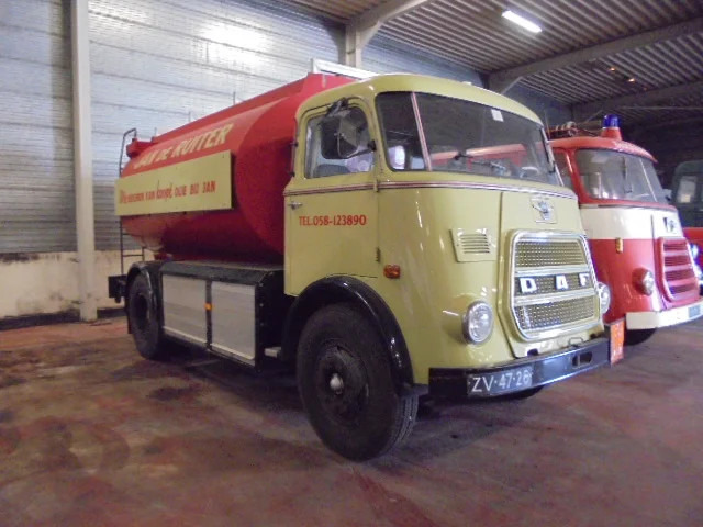 DAF 1600 A1600DF 360 - Camión cisterna: foto 2 DAF 1600 A1600DF 360 - Camión cisterna: foto 2