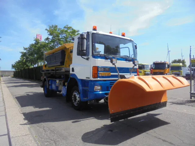 DAF 65.210 ATI 4X4 ZOUT + SNEEUW - Soplador de nieve: foto 3 DAF 65.210 ATI 4X4 ZOUT + SNEEUW - Soplador de nieve: foto 3