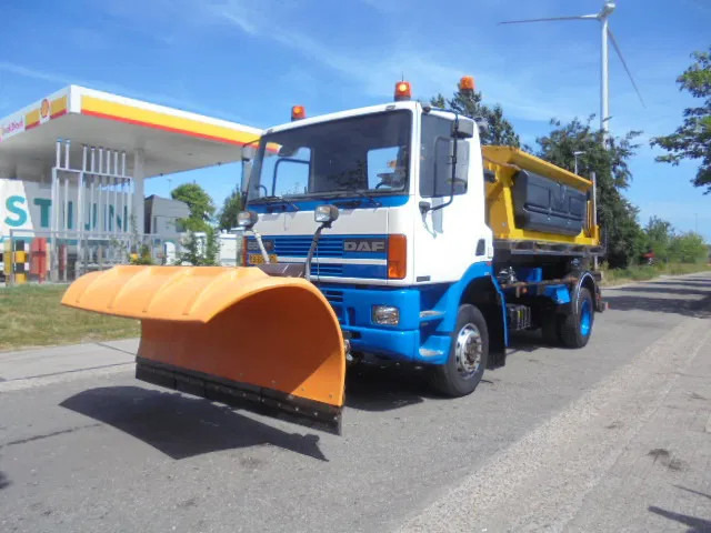 DAF 65.210 ATI 4X4 ZOUT + SNEEUW - Soplador de nieve: foto 1 DAF 65.210 ATI 4X4 ZOUT + SNEEUW - Soplador de nieve: foto 1