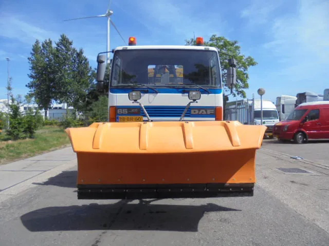 DAF 65.210 ATI 4X4 ZOUT + SNEEUW - Soplador de nieve: foto 2 DAF 65.210 ATI 4X4 ZOUT + SNEEUW - Soplador de nieve: foto 2