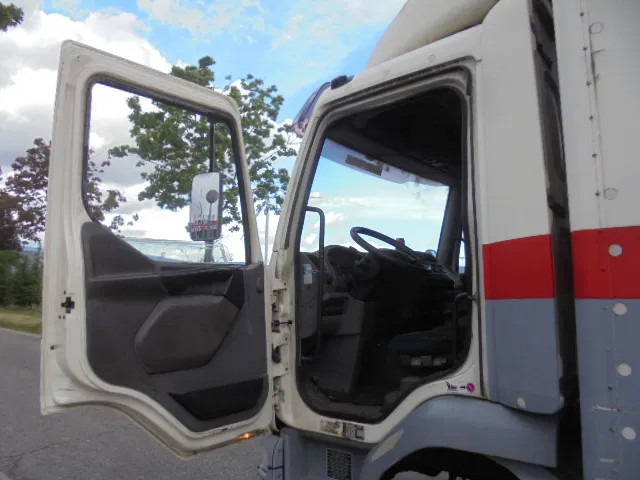 Camión caja cerrada DAF LF 45 150 NL TRUCK SERVICE TRUCK MET COMPRESSOR: foto 10
