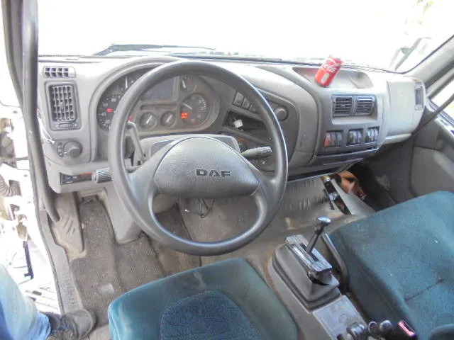 Camión caja cerrada DAF LF 45 150 NL TRUCK SERVICE TRUCK MET COMPRESSOR: foto 12