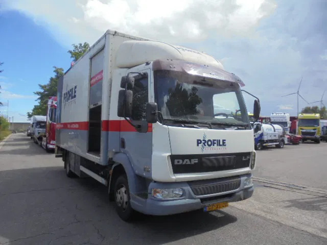 Camión caja cerrada DAF LF 45 150 NL TRUCK SERVICE TRUCK MET COMPRESSOR: foto 5