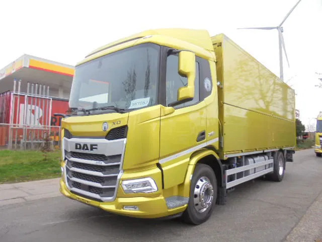 DAF XD 370 FA DEMO MET FABRIEKS GARANTIE NL TRUCK - Camión caja cerrada: foto 1 DAF XD 370 FA DEMO MET FABRIEKS GARANTIE NL TRUCK - Camión caja cerrada: foto 1