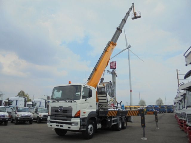 Hino 700 6X4 2IN STOCK - Camión con plataforma elevadora: foto 5 Hino 700 6X4 2IN STOCK - Camión con plataforma elevadora: foto 5