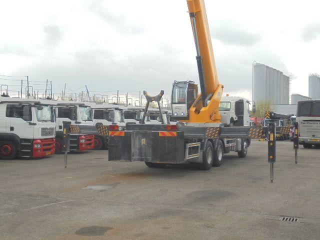 Camión con plataforma elevadora Hino 700 6X4: foto 14