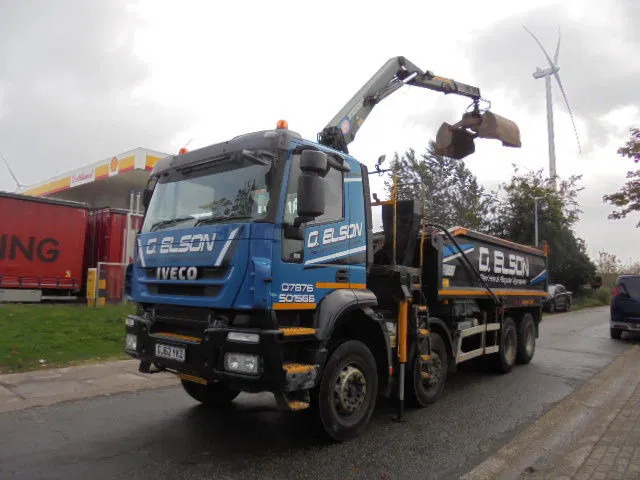 Iveco AD340T36 8X4 - Camión volquete, Camión grúa: foto 1 Iveco AD340T36 8X4 - Camión volquete, Camión grúa: foto 1