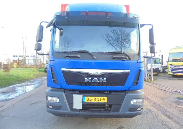 MAN TGM 12-250 NL TRUCK - Camión caja cerrada: foto 2 MAN TGM 12-250 NL TRUCK - Camión caja cerrada: foto 2