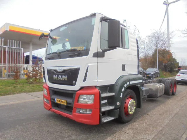 MAN TGS 23.400 LL.U 6X2 - Camión portavehículos: foto 1 MAN TGS 23.400 LL.U 6X2 - Camión portavehículos: foto 1