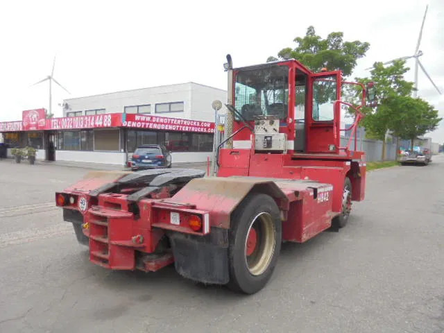MOL YM 225/4X2 40 KM/H - Tractor industrial: foto 5 MOL YM 225/4X2 40 KM/H - Tractor industrial: foto 5