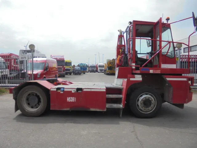 MOL YM225/4X2 40KM/H - Tractor industrial: foto 4 MOL YM225/4X2 40KM/H - Tractor industrial: foto 4
