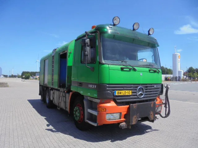 Mercedes-Benz Actros 1831 1831 Bitumensprayer - Camión cisterna: foto 3 Mercedes-Benz Actros 1831 1831 Bitumensprayer - Camión cisterna: foto 3