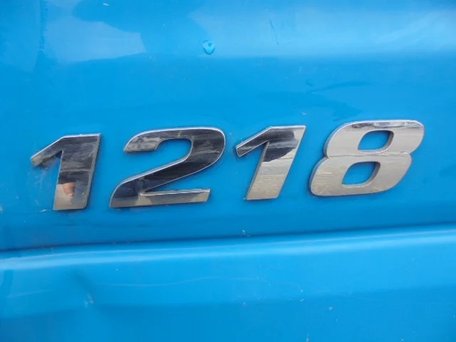 Camión caja cerrada Mercedes-Benz Atego 1218: foto 12