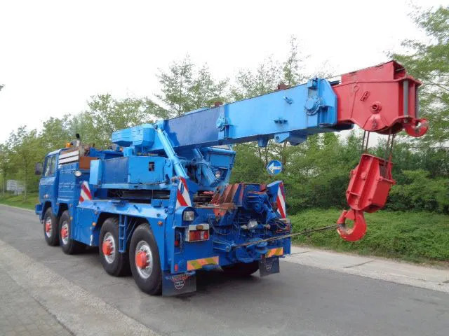 Tatra T 815 8X8 EX AMRY - Grua de remolque autos: foto 4 Tatra T 815 8X8 EX AMRY - Grua de remolque autos: foto 4