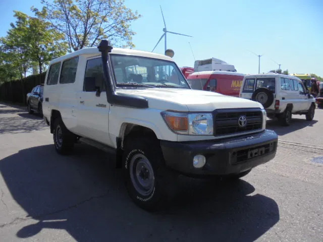 Toyota Land Cruiser HZJ78L 4X4 EXPORT OUTSIDE EU ONLY - Coche: foto 3 Toyota Land Cruiser HZJ78L 4X4 EXPORT OUTSIDE EU ONLY - Coche: foto 3