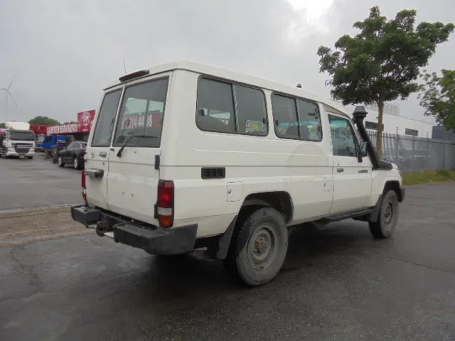Toyota Land Cruiser HZJ78L 4X4 EXPORT OUTSIDE EU ONLY - Coche: foto 4 Toyota Land Cruiser HZJ78L 4X4 EXPORT OUTSIDE EU ONLY - Coche: foto 4