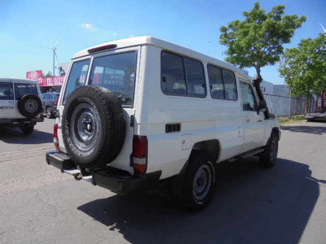 Toyota Land Cruiser HZJ78L 4X4 EXPORT OUTSIDE EU ONLY - Coche: foto 5 Toyota Land Cruiser HZJ78L 4X4 EXPORT OUTSIDE EU ONLY - Coche: foto 5