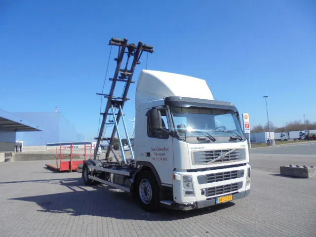 Volvo FM 260 MANUAL GEAR NL TRUCK - Camión con equipo de cable: foto 3 Volvo FM 260 MANUAL GEAR NL TRUCK - Camión con equipo de cable: foto 3