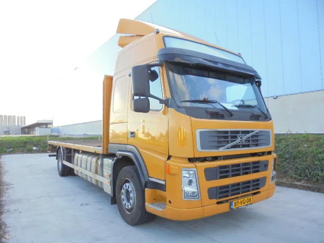 Volvo FM FM 300 LOW KM - Camión caja cerrada: foto 3 Volvo FM FM 300 LOW KM - Camión caja cerrada: foto 3