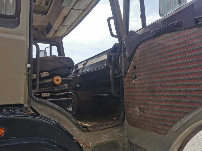 Foto del interior 2: Camión caja abierta Iveco Turbostar 240-36 platform truck