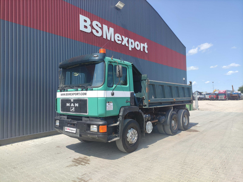 Camión volquete MAN 33.372 dump truck: foto 1