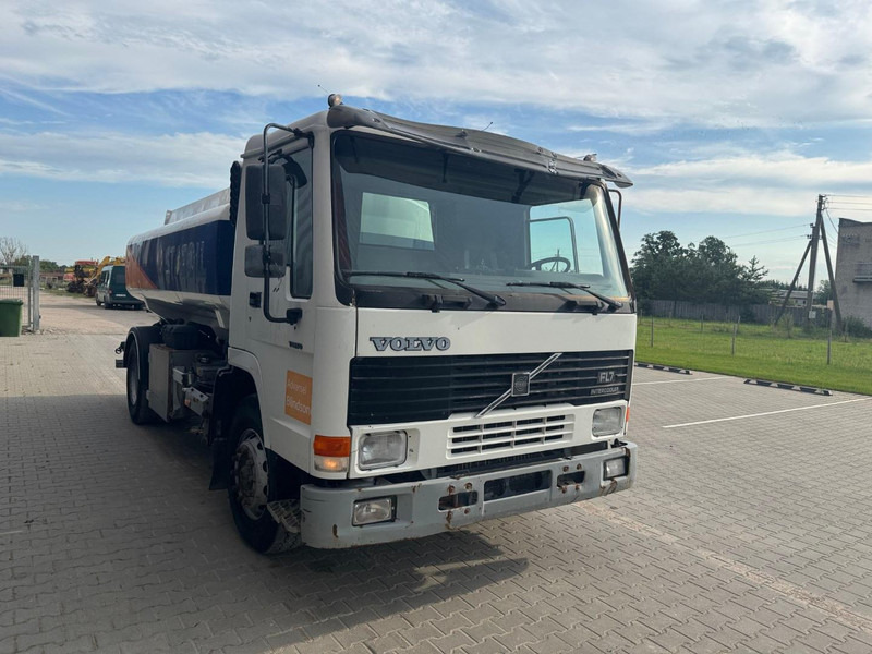 Volvo FL 7 260, 10000 liter - Camión cisterna: foto 2 Volvo FL 7 260, 10000 liter - Camión cisterna: foto 2