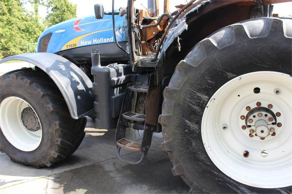 New Holland T7030 - Tractor: foto 5 New Holland T7030 - Tractor: foto 5