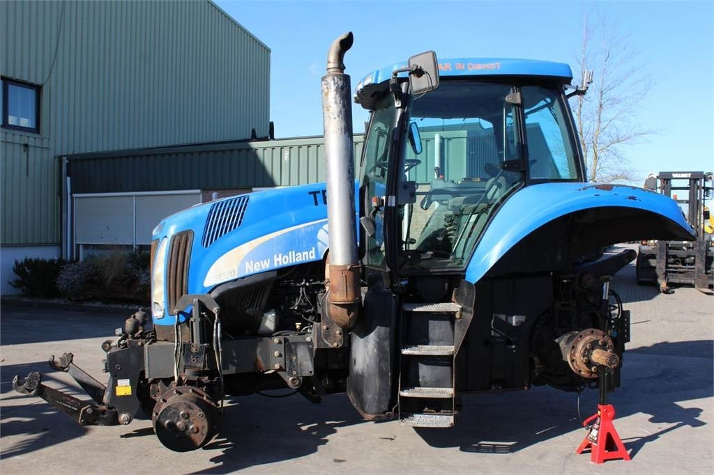 New Holland T8020 - Tractor: foto 1 New Holland T8020 - Tractor: foto 1