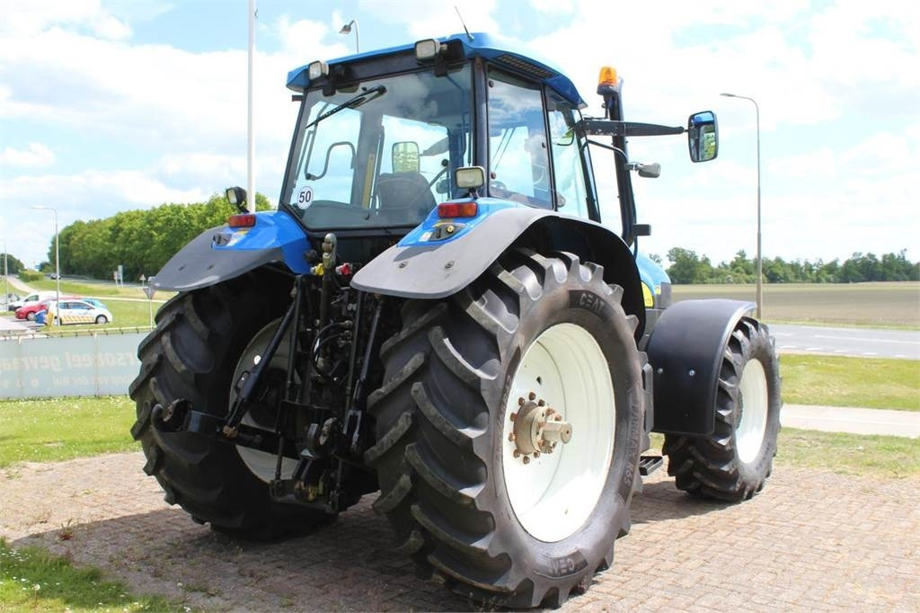 New Holland TM175 - Tractor: foto 4 New Holland TM175 - Tractor: foto 4