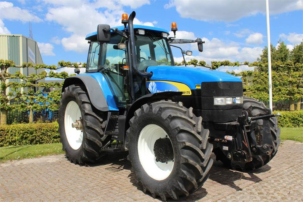 New Holland TM175 - Tractor: foto 2 New Holland TM175 - Tractor: foto 2