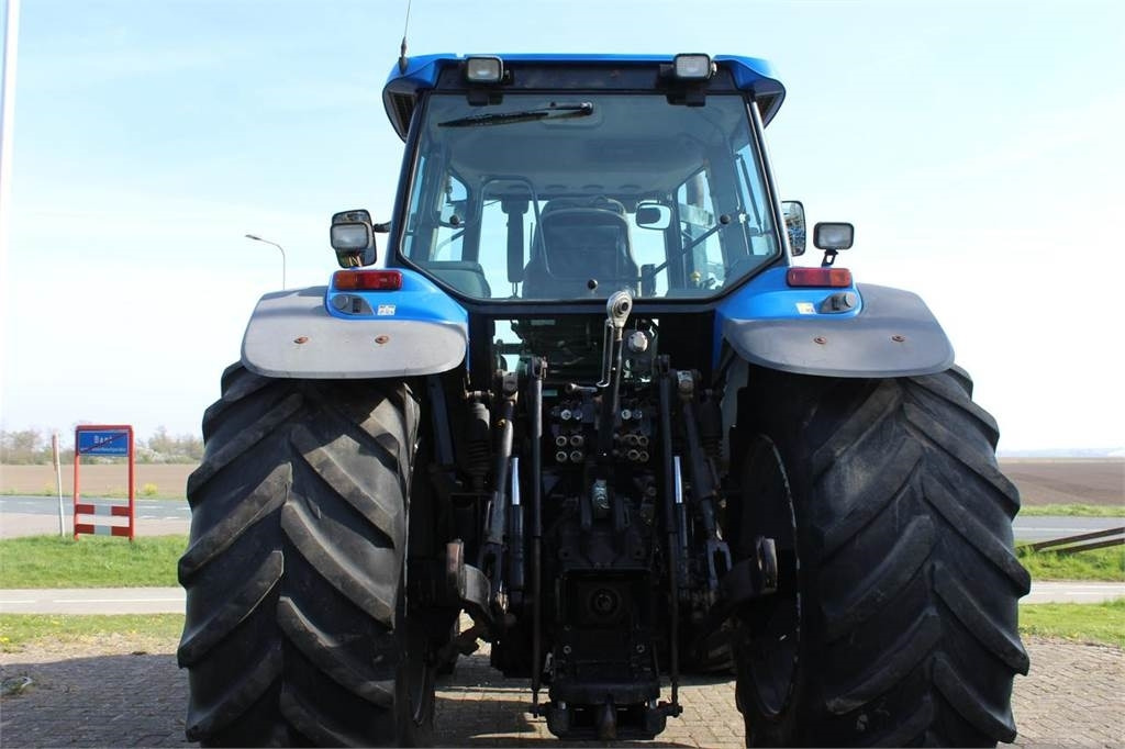 New Holland TM175 - Tractor: foto 5 New Holland TM175 - Tractor: foto 5
