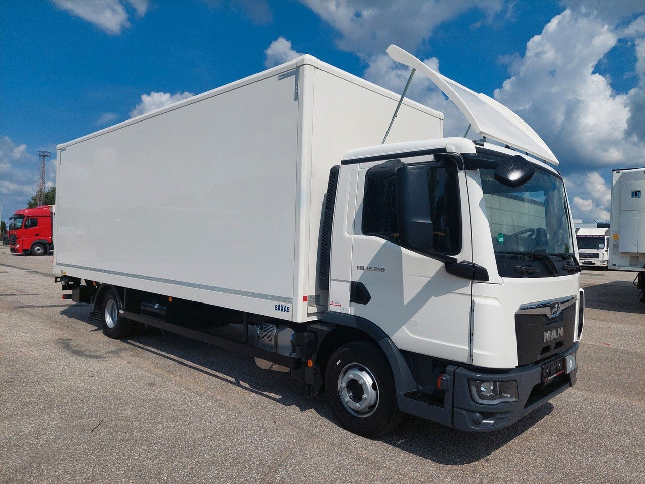 MAN TGL 12.250 BL CH 4x2 LBW 17 Palleten - Camión caja cerrada: foto 2 MAN TGL 12.250 BL CH 4x2 LBW 17 Palleten - Camión caja cerrada: foto 2