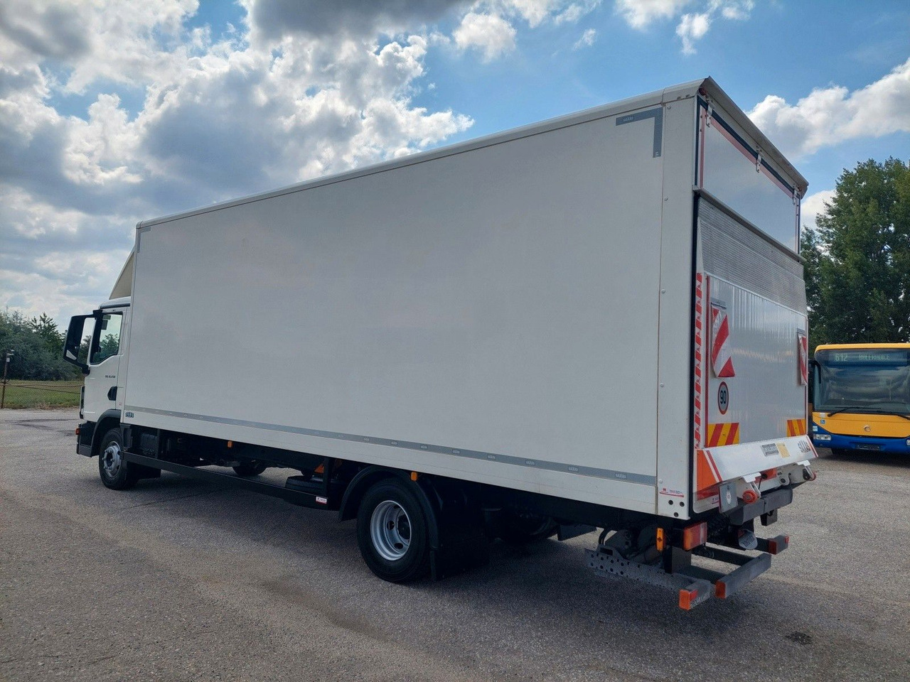 MAN TGL 12.250 BL CH 4x2 LBW 17 Palleten - Camión caja cerrada: foto 3 MAN TGL 12.250 BL CH 4x2 LBW 17 Palleten - Camión caja cerrada: foto 3