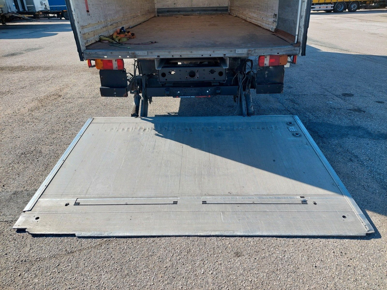 MAN TGL 7.180 4X2 BL - Furgoneta caja cerrada: foto 5 MAN TGL 7.180 4X2 BL - Furgoneta caja cerrada: foto 5