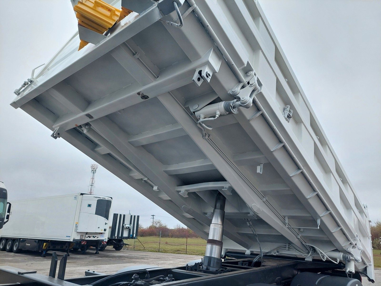 MAN TGS 33.480 6x6 BB Bordmatik - Camión volquete: foto 5 MAN TGS 33.480 6x6 BB Bordmatik - Camión volquete: foto 5